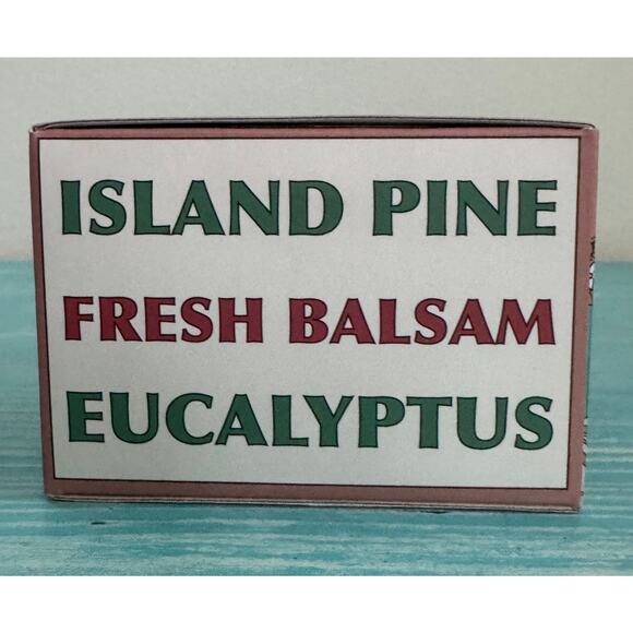 Hawaii Postcards Scented Destination "Mele Kalikimaka" Candle - Picture 2 of 5